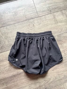 lululemon hotty hot black shorts size 4